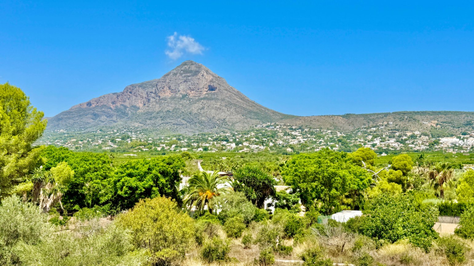 Villa de luxe à vendre à Puerta Fenicia avec des vues imprenables sur le Montgo.