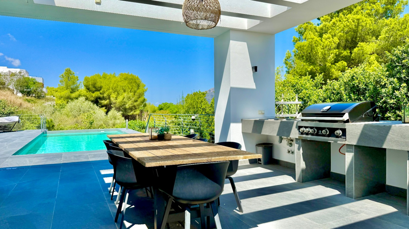 Villa de luxe à vendre à Puerta Fenicia avec des vues imprenables sur le Montgo.