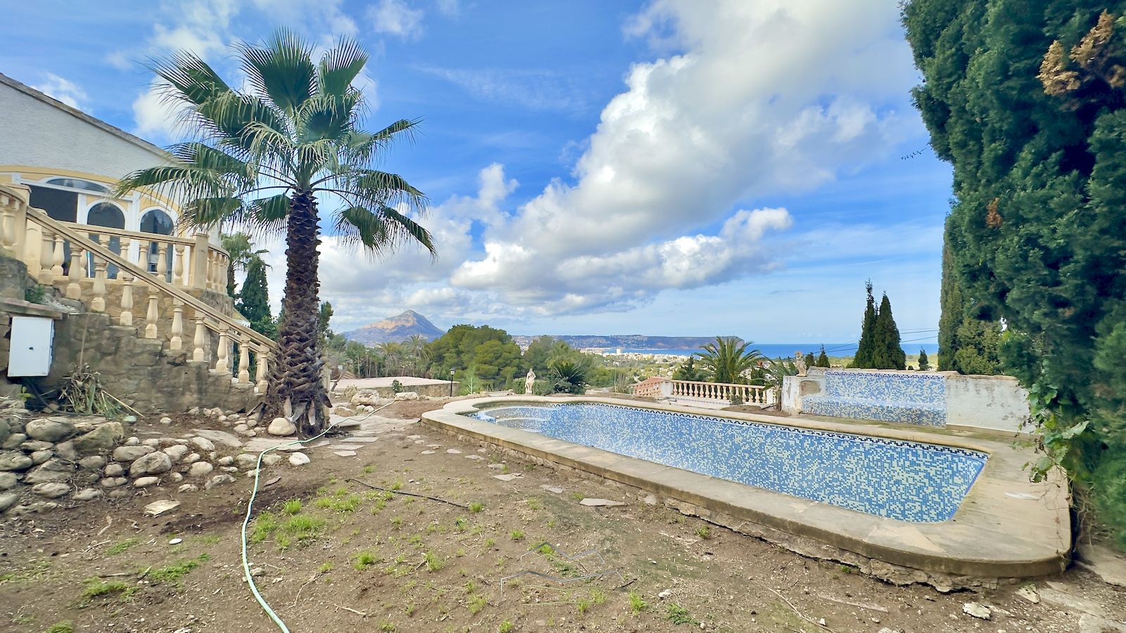 Villa à vendre à rénover avec vue sur la mer à Javea