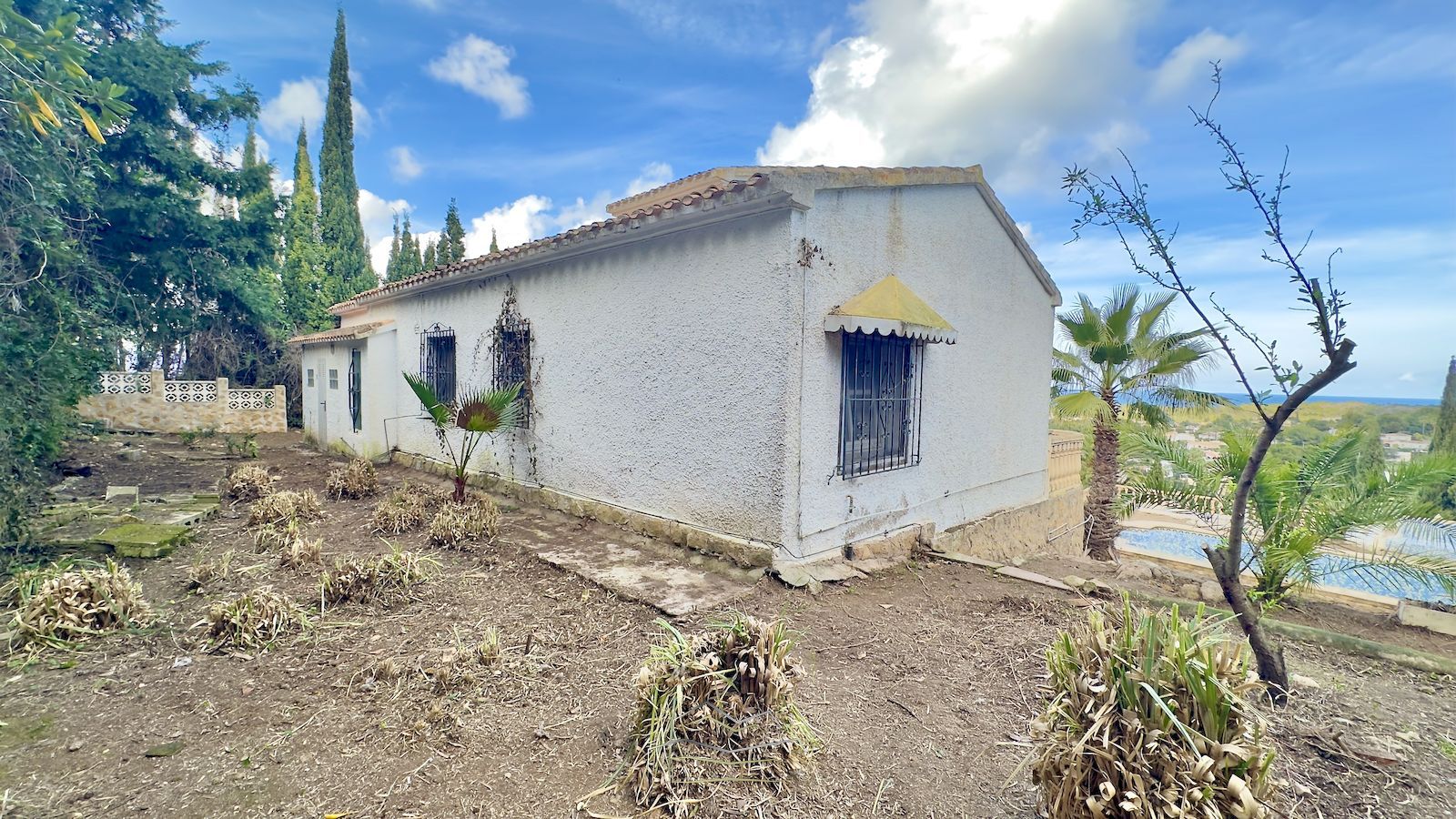 Villa à vendre à rénover avec vue sur la mer à Javea