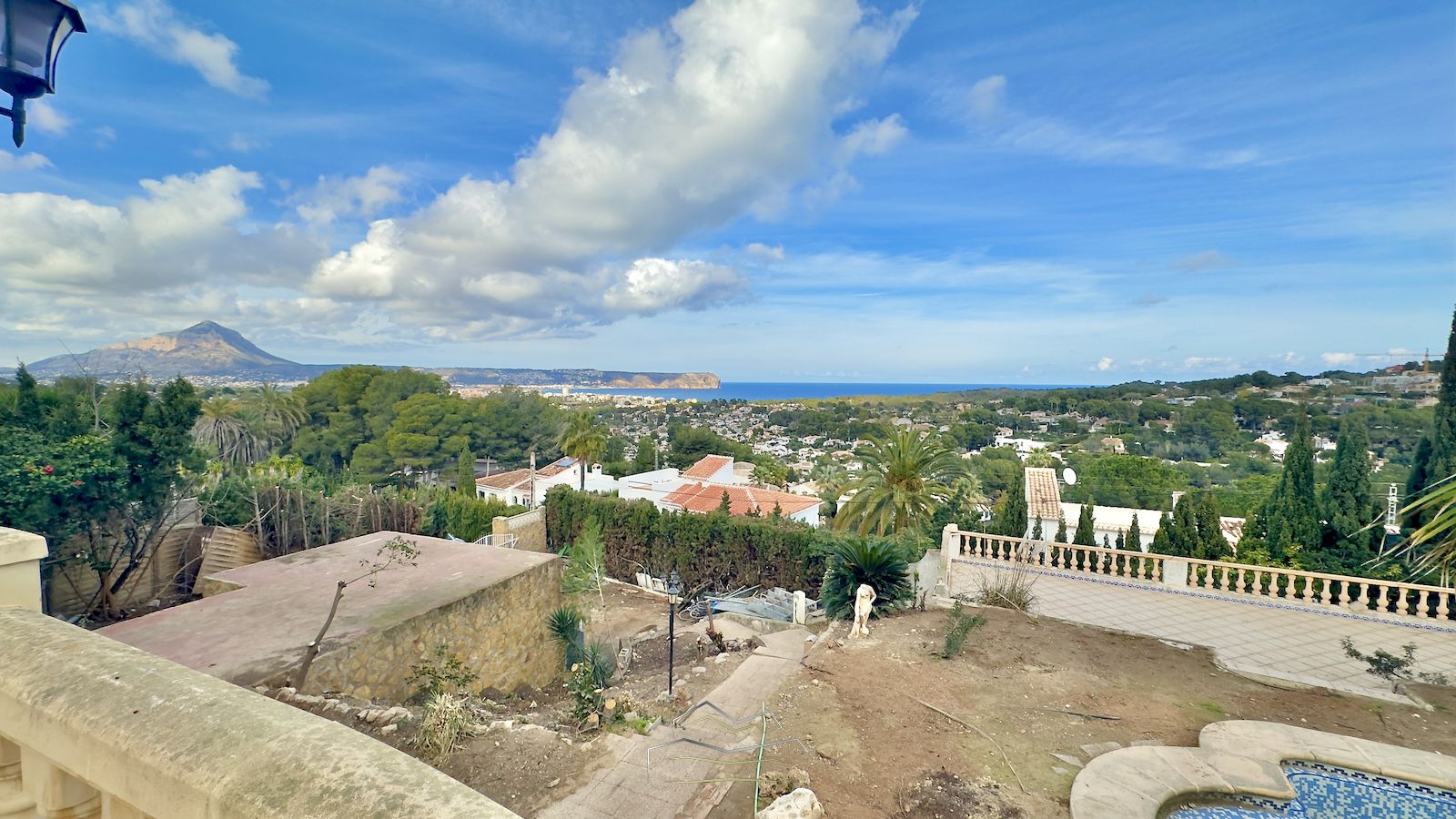 Villa à vendre à rénover avec vue sur la mer à Javea