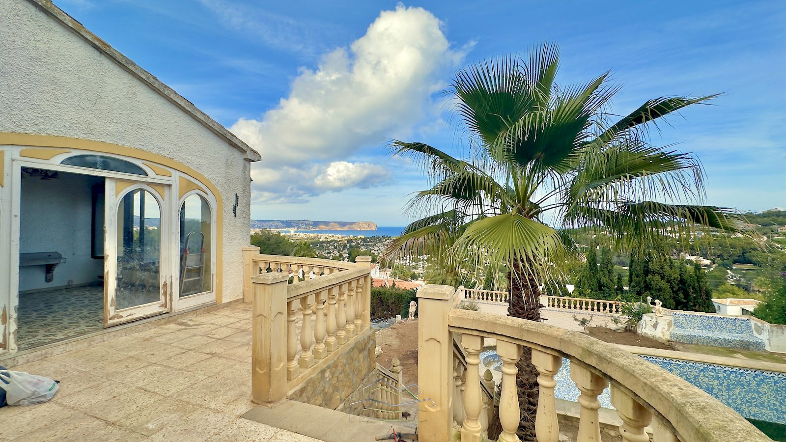 Villa à vendre à rénover avec vue sur la mer à Javea