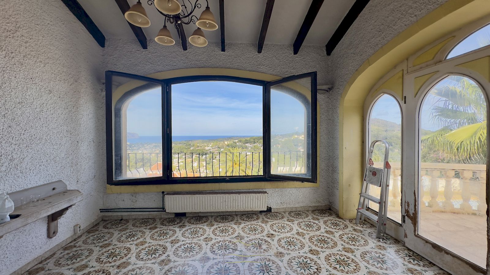 Villa à vendre à rénover avec vue sur la mer à Javea
