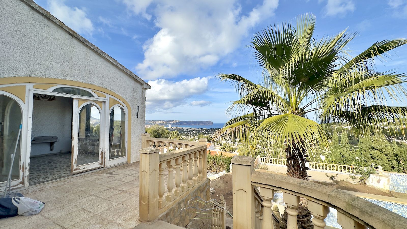 Villa à vendre à rénover avec vue sur la mer à Javea