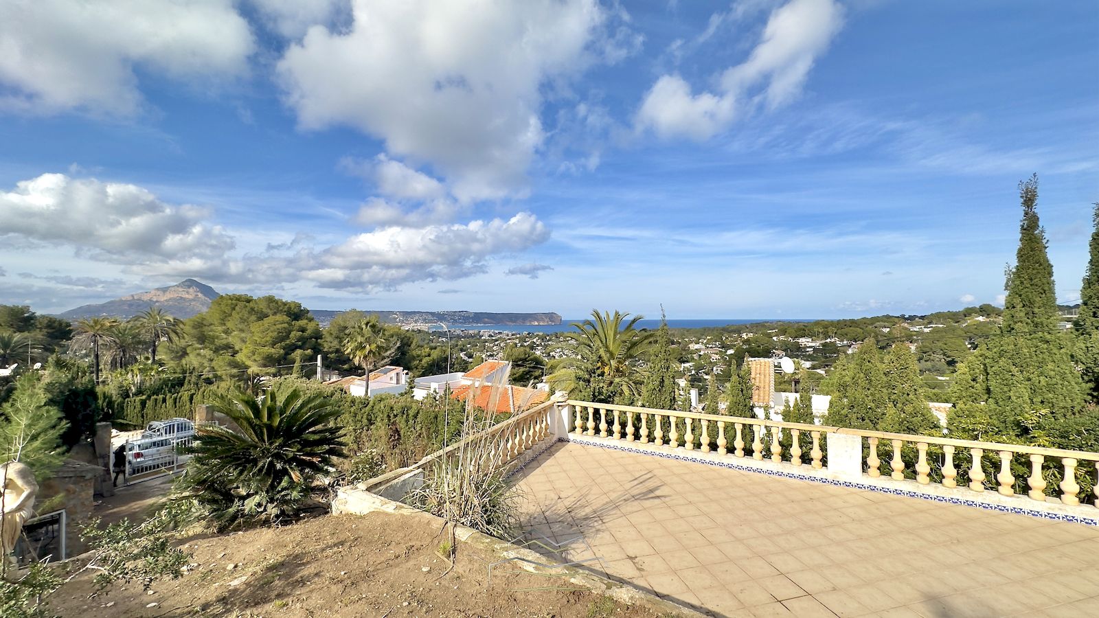 Villa à vendre à rénover avec vue sur la mer à Javea