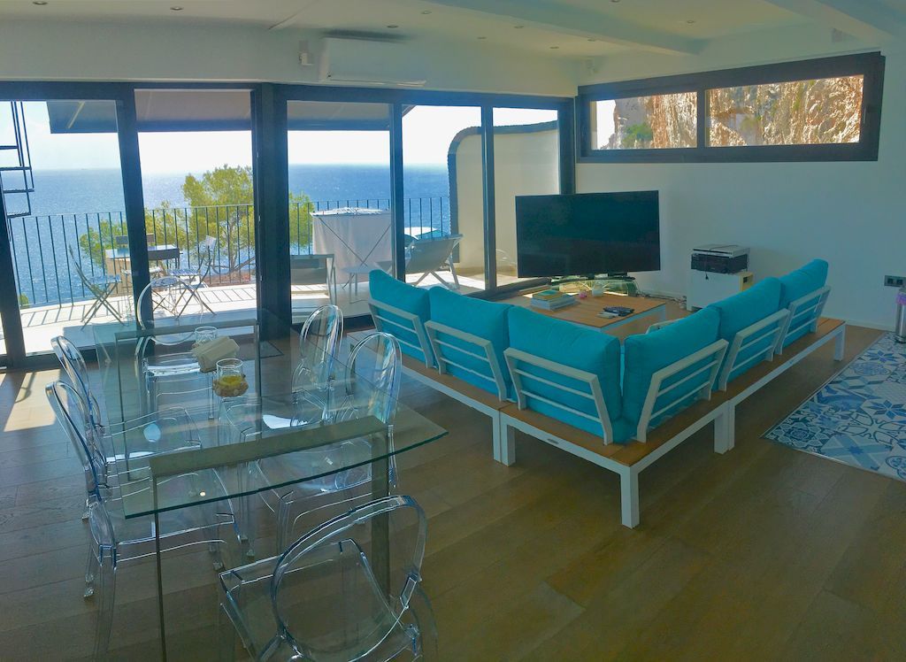 Maison moderne à louer temporairement en première ligne de la mer à Javea - Costa Blanca