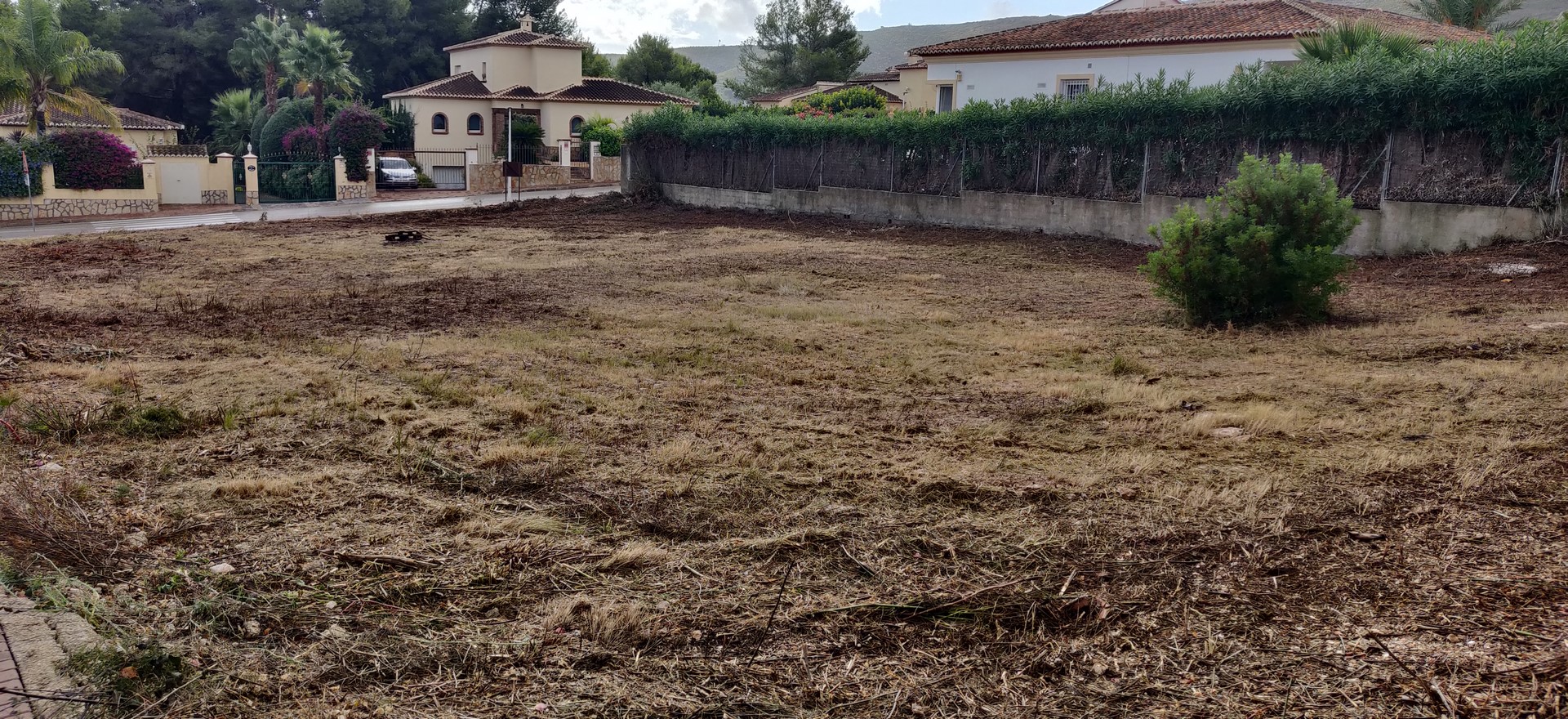 Terrain à vendre prêt à construire avec licence et projet approuvé à Las Laderas - Javea