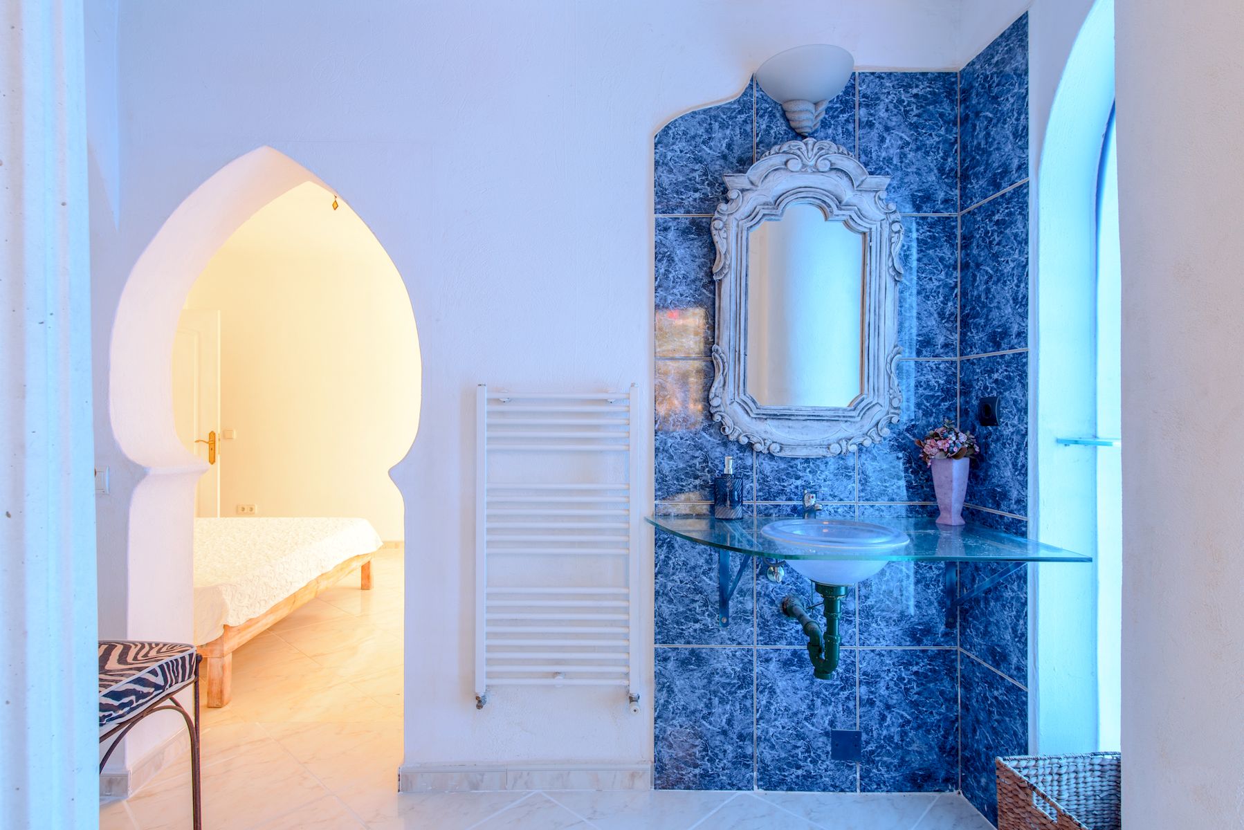 Villa de luxe de style arabe à vendre à Ibiza avec vue sur la mer