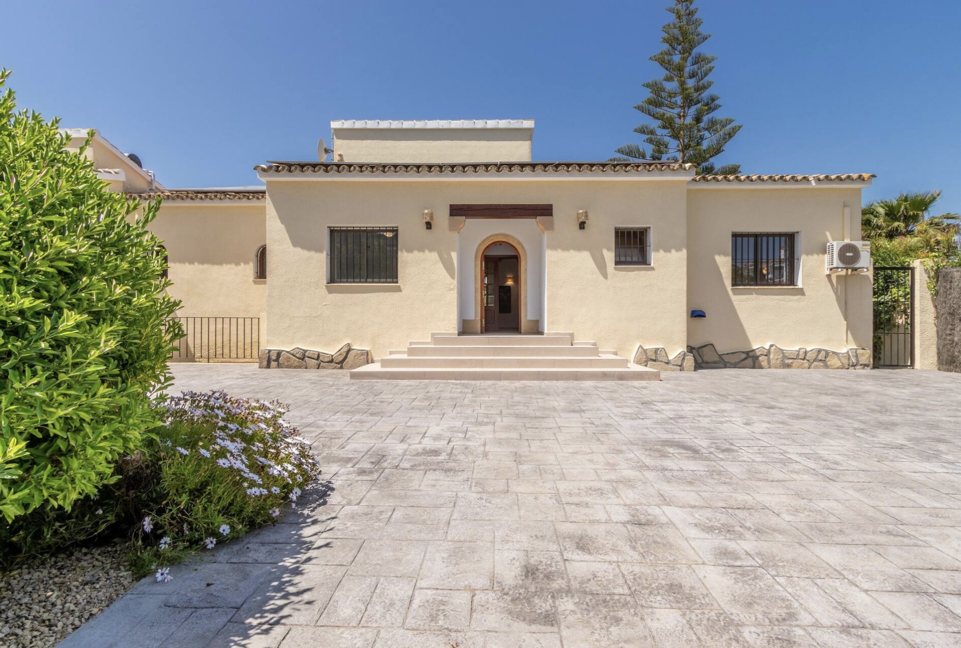 Grande Villa à vendre à Adsubia près du terrain de golf - Javea
